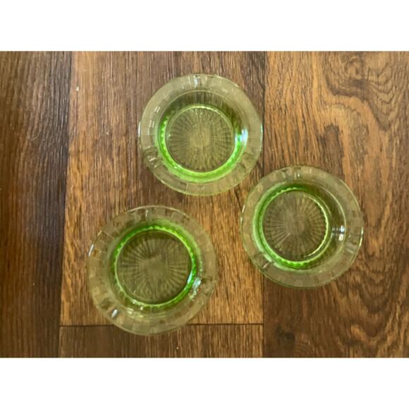 3Hazel Atlas Checkerboard Uranium Glass Ashtray small salesman - Picture 10 of 16